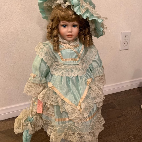 Elegant Collectible Porcelain Doll - Picture 11 of 12